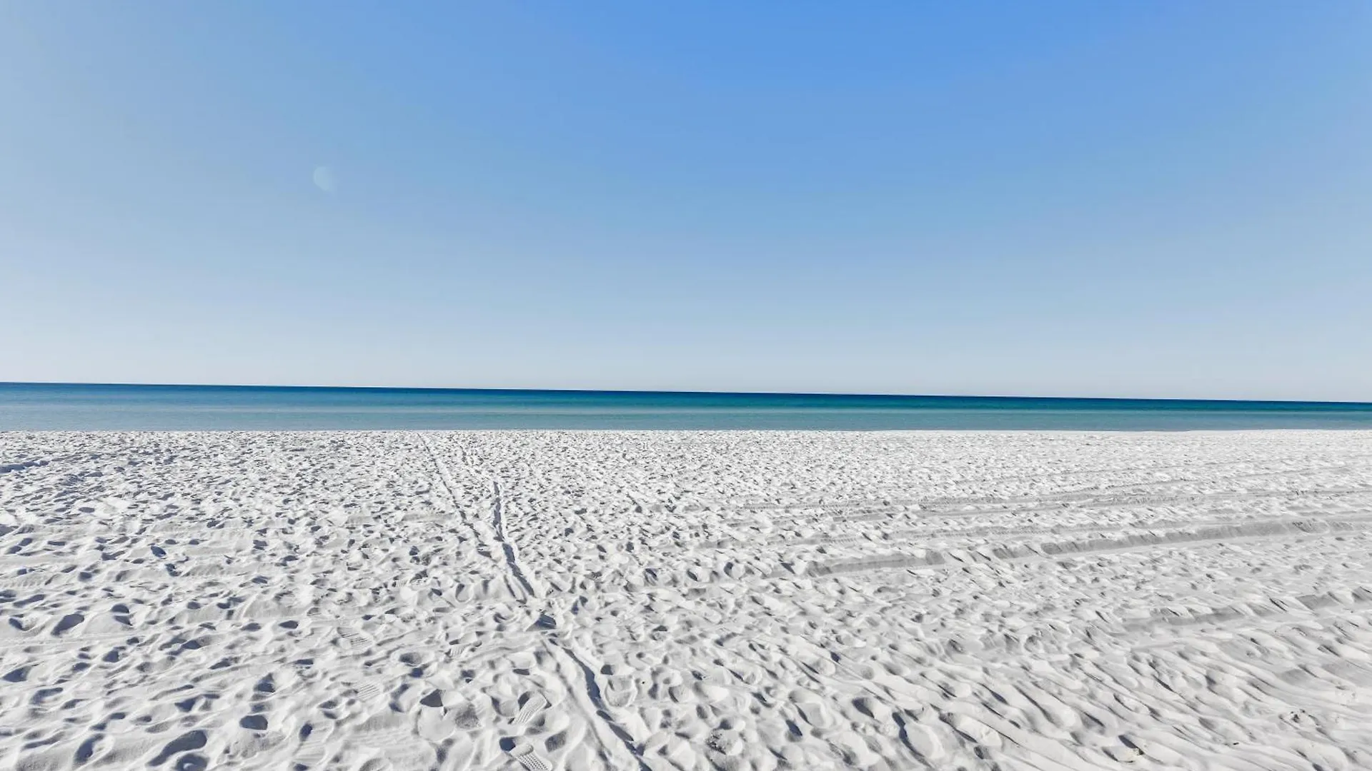 Pcb Studio With Private Patio Steps To Beach! Panama City Beach Apartment